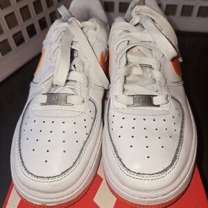 Nike Kids White & Orange Low-Top Sneakers